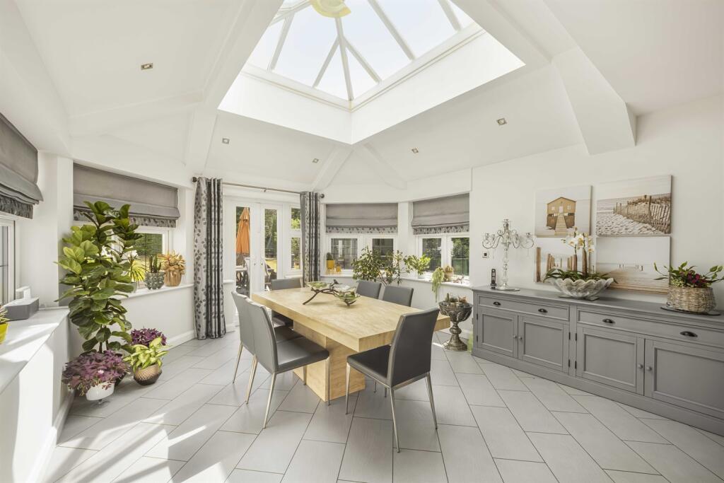 6 bedroom detached house for sale in Bow Green Road, Bowdon, Altrincham, WA14